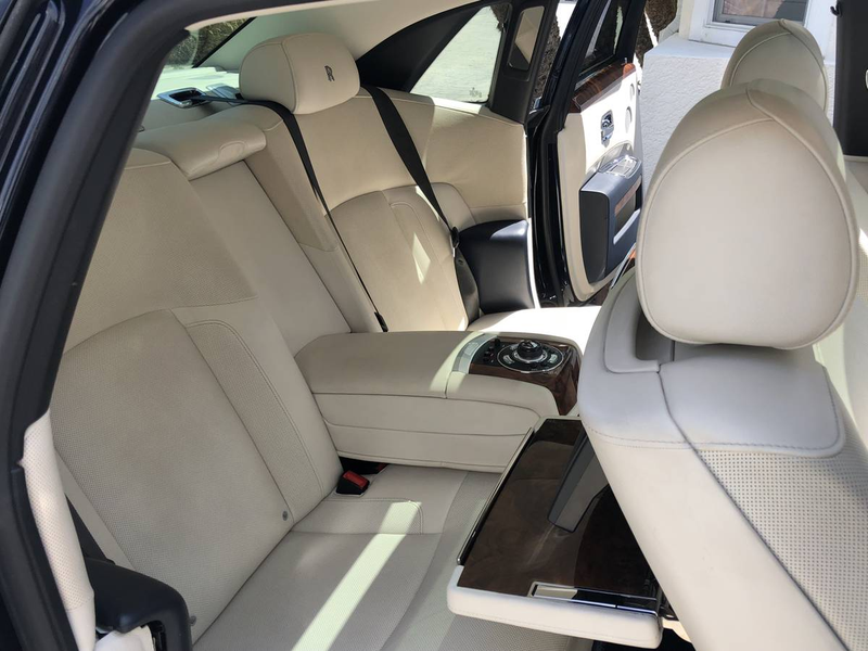 Illustration for article titled At $89,975, Could This 2011 Rolls Royce Ghost Put You Into the Spirit of Ecstasy?